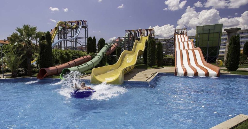 Dětská zóna aquaparku se skluzavkami