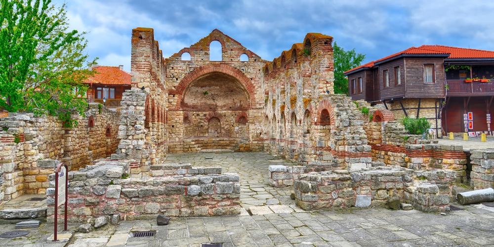 Hradby a moře na okraji poloostrova